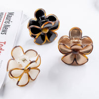 Cartoon Flower Claw Clip (Tortoiseshell Border)